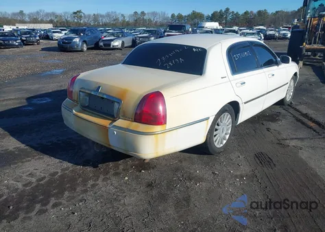 2005 Lincoln Town Car Signature from USA, damaged, VIN 1LNHM81W05Y670063